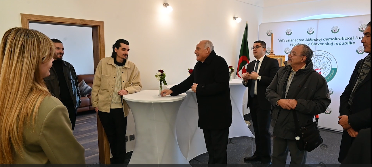 Foreign Minister Attaf Meets with Algerian Community in Slovakia