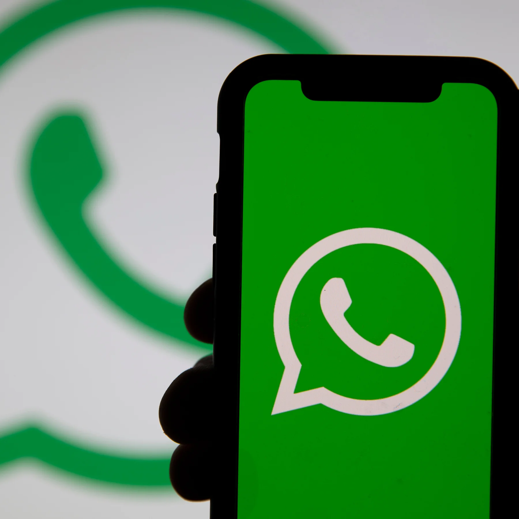 WhatsApp Developing New Feature for Group Chat History Sharing