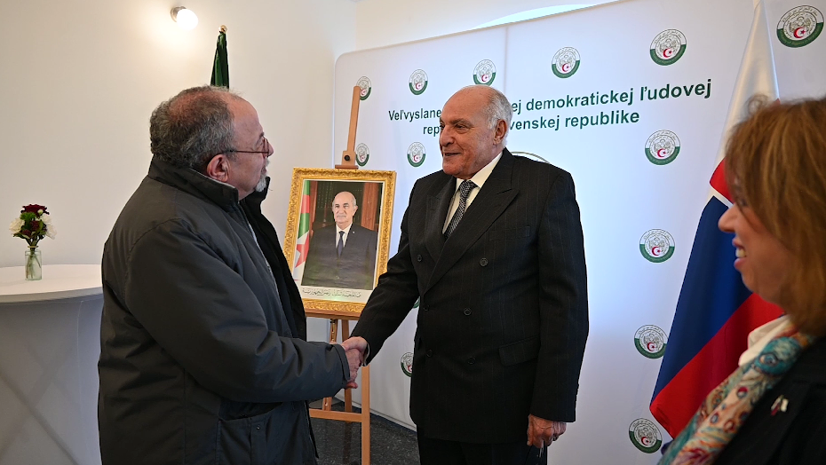 Attaf Meets with Algerian Community in Slovakia