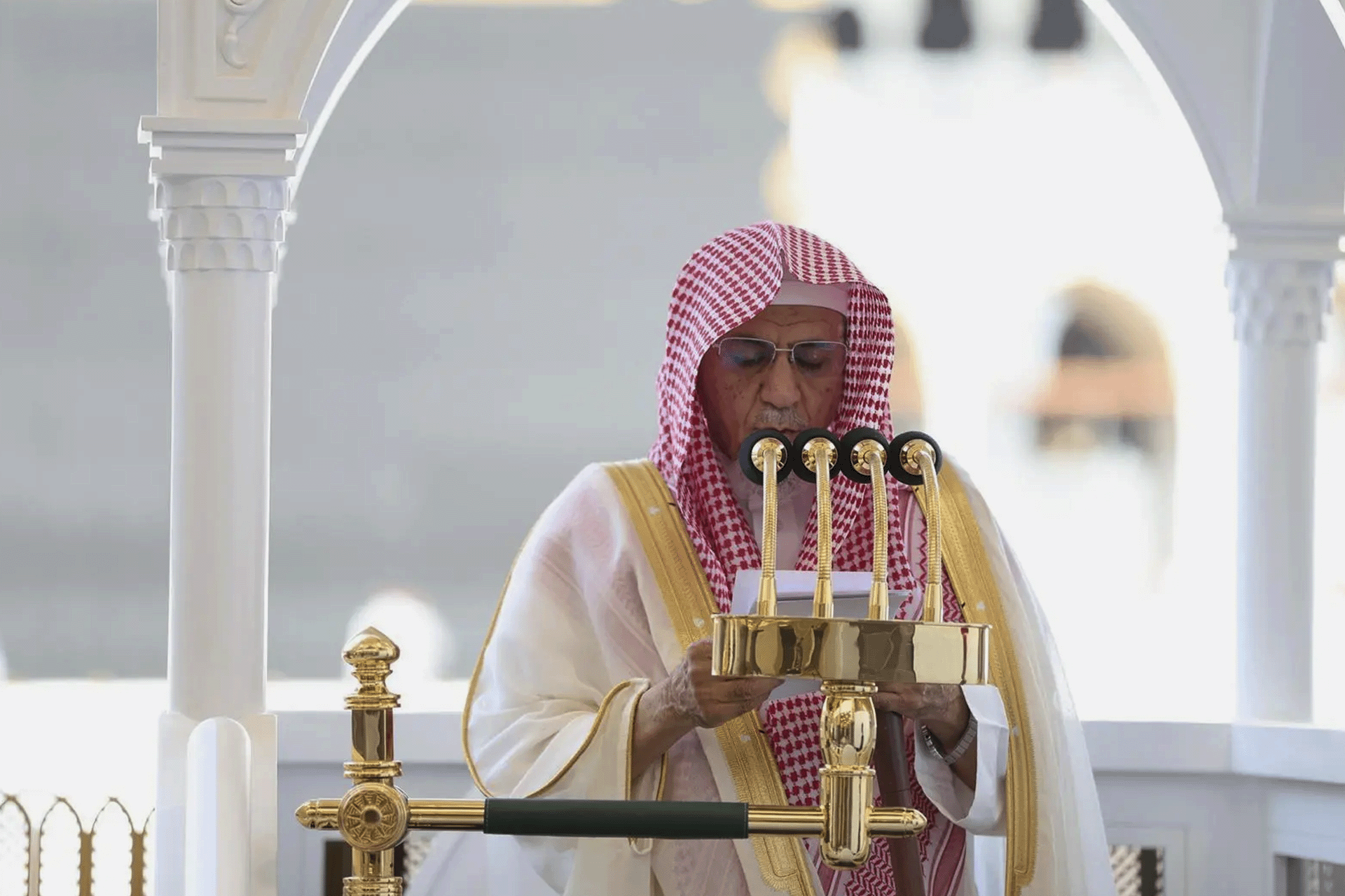 Mecca Imam Urges Muslims to Emulate Palestinian Children