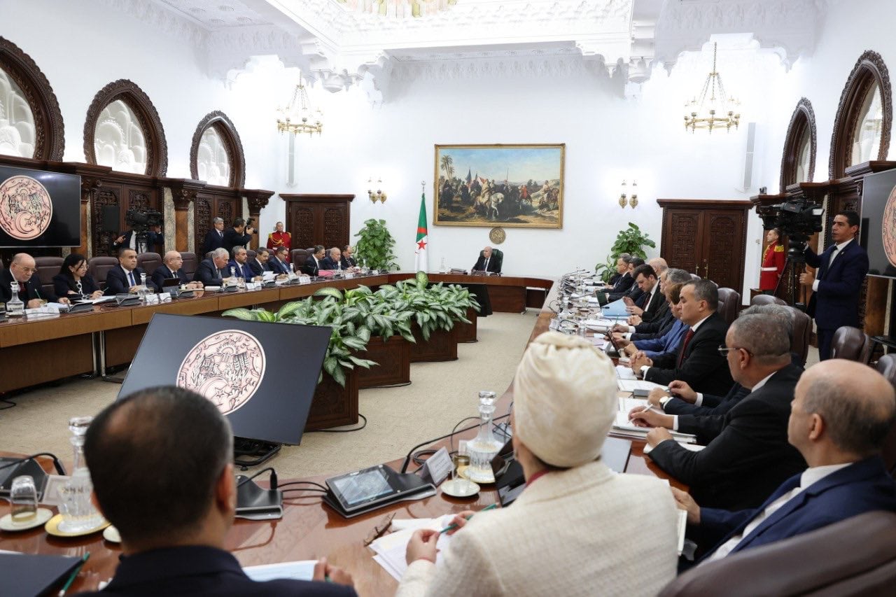 President Tebboune Urges Streamlined E-Commerce Regulations
