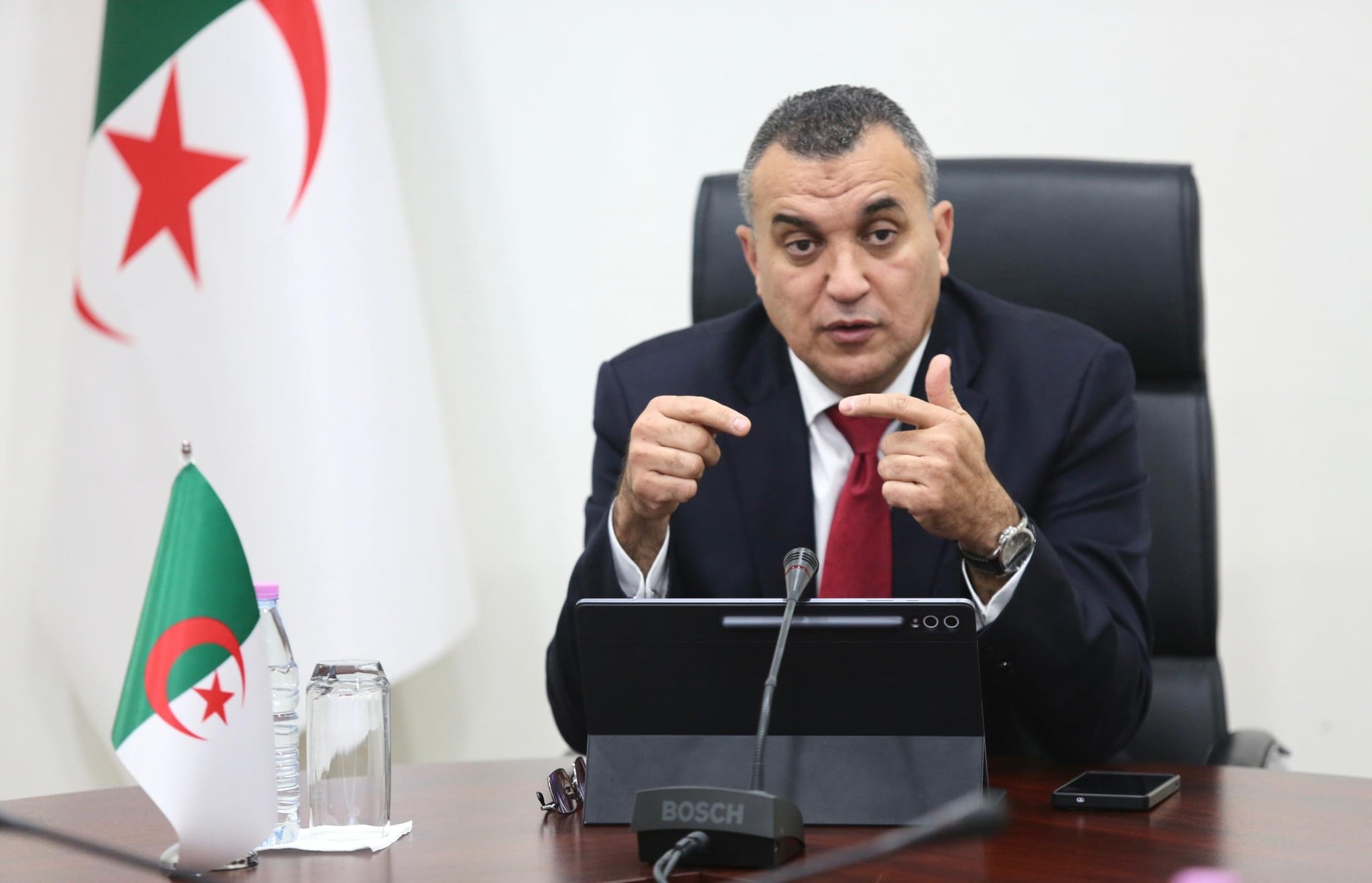 Zarouati Oversees Meeting to Secure Telecom Services for Gara Djebilet Project