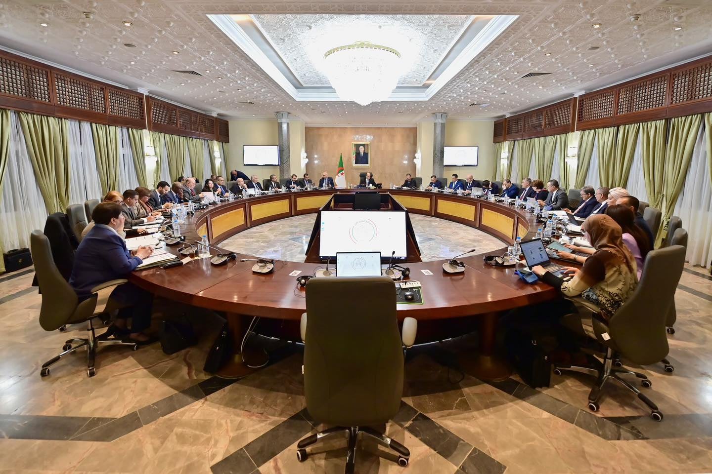 Prime Minister Chairs Government Meeting on Digital Transformation