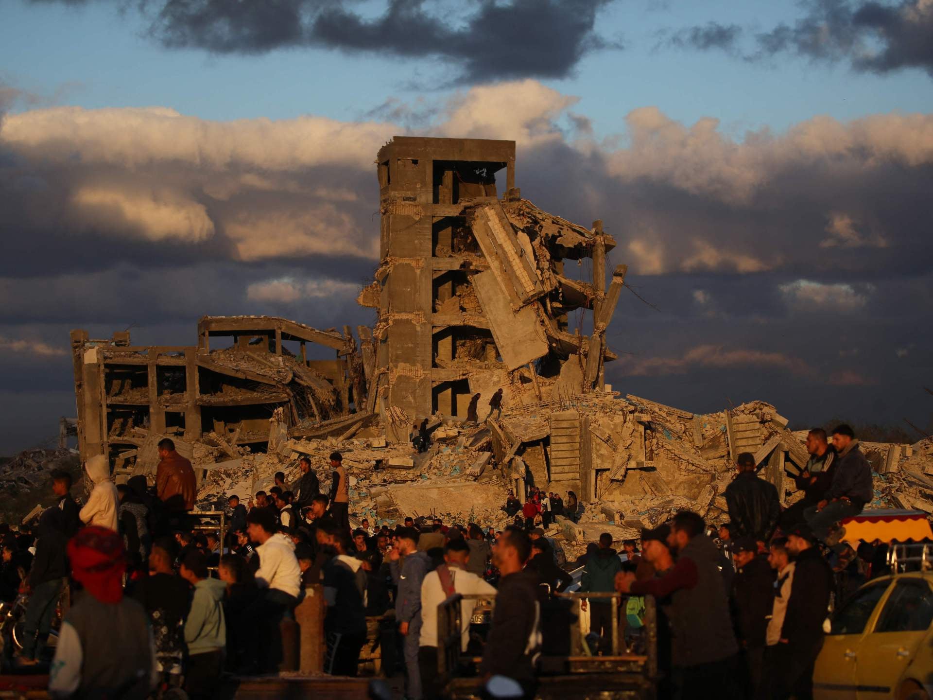 Israeli Forces Strike Rafah, Khan Younis; Buildings Demolished