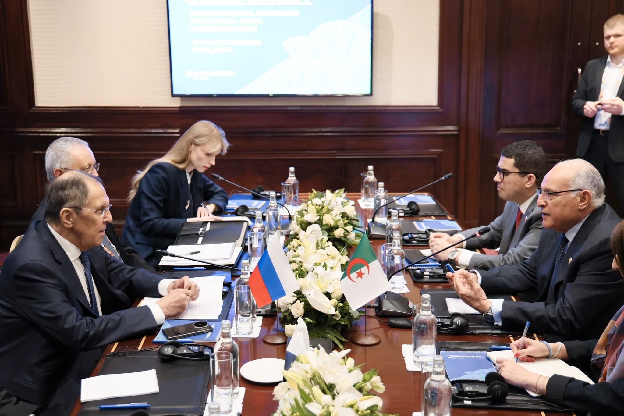 Attaf and Lavrov Hold Bilateral Talks in Cairo