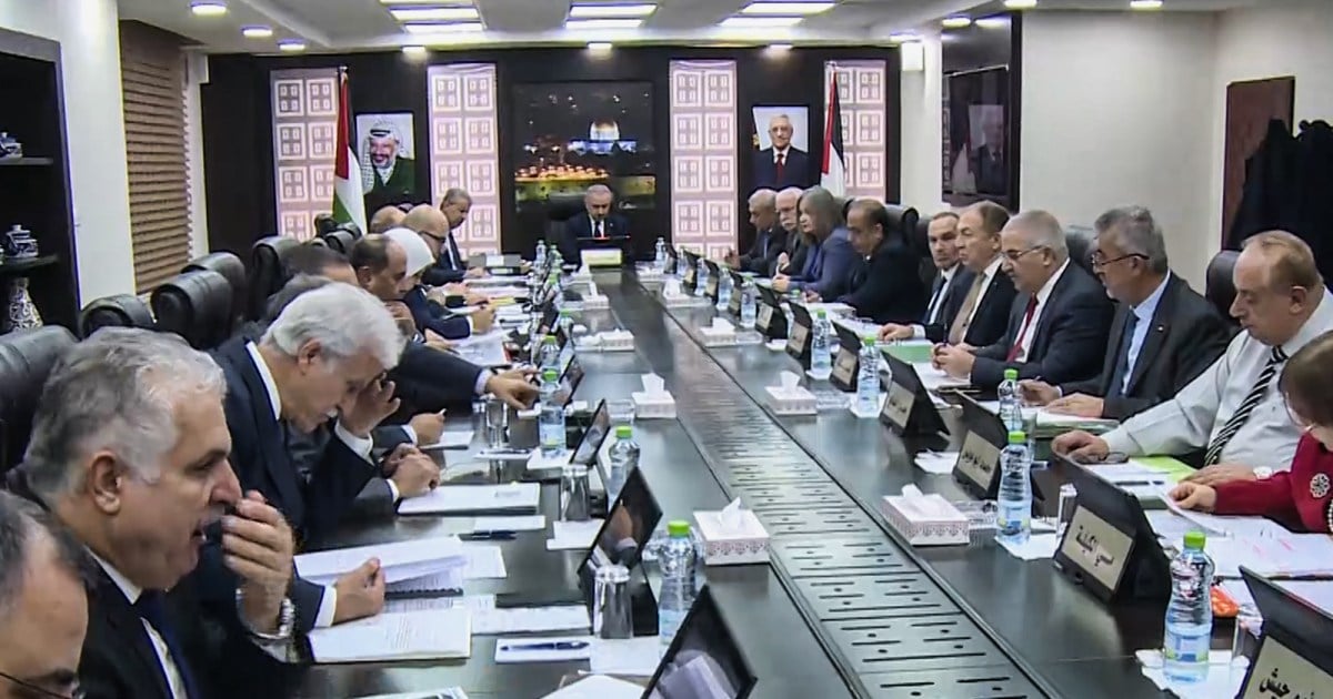 Palestinian Factions Condemn PA’s Decision to Cut Payments to Families of Martyrs, Prisoners