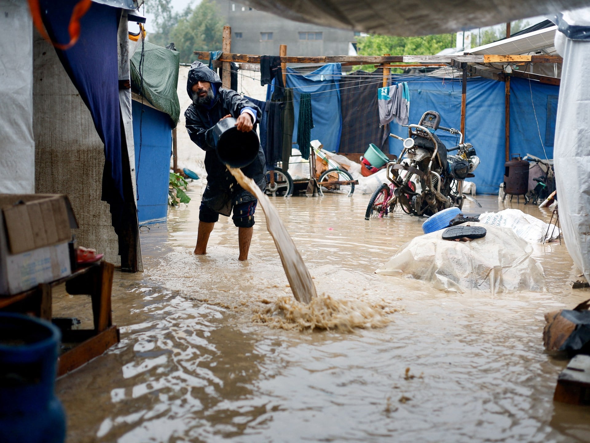 Israeli Accounts Use AI to Cast Doubt on Gaza Flood Tragedy