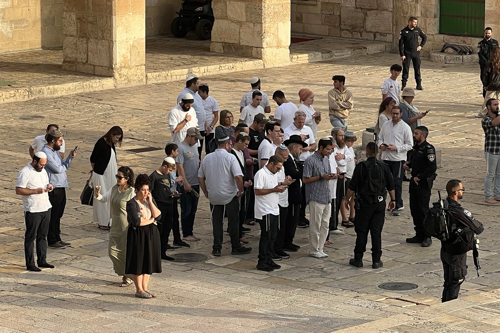 Settler Violations Escalate at Al-Aqsa Mosque During Hanukkah
