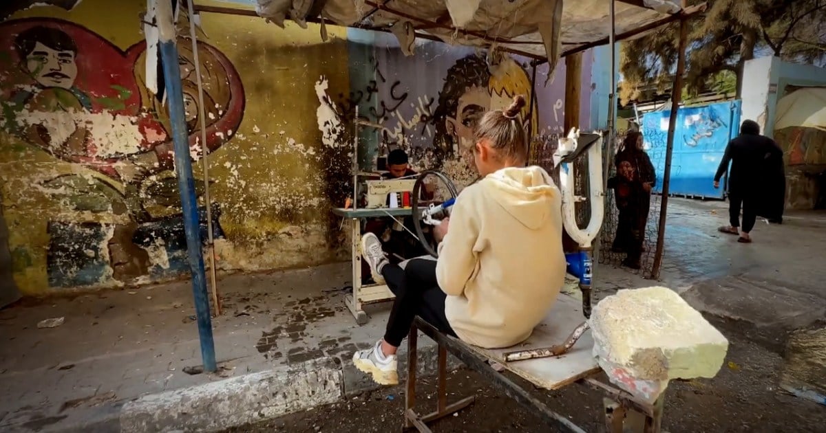 Gazan Siblings Power Sewing Machine with Bicycle Ingenuity