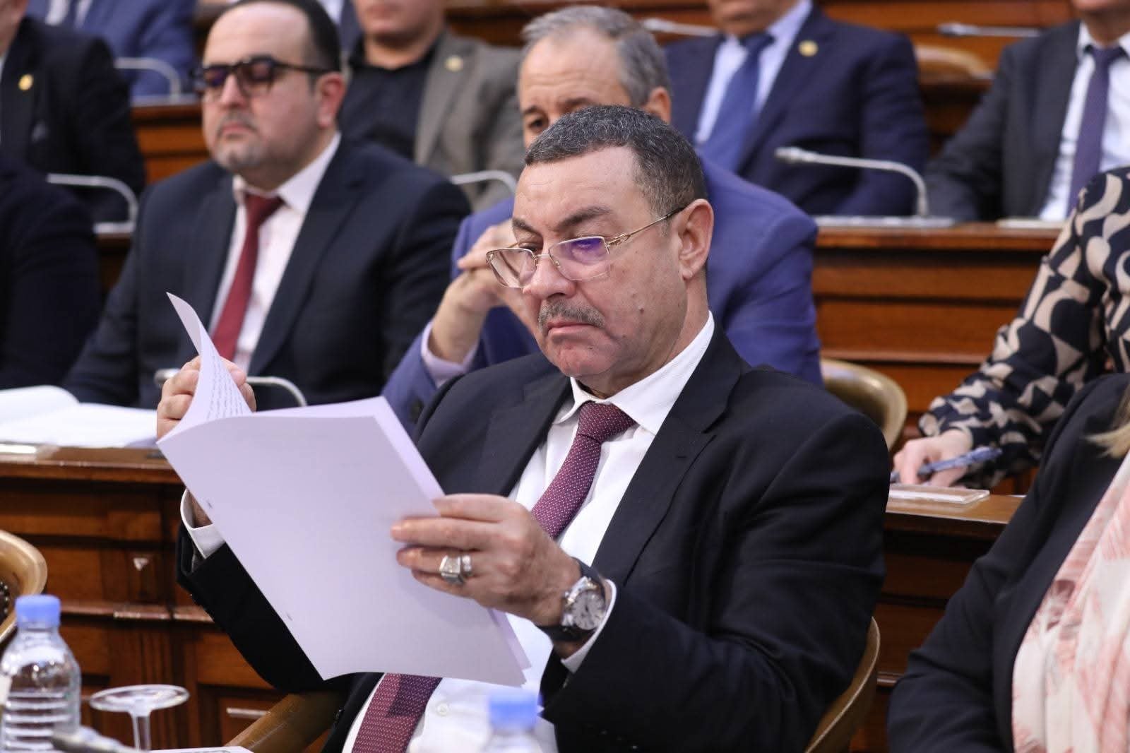 Interior Minister Addresses Status of 352,000 Contract Workers