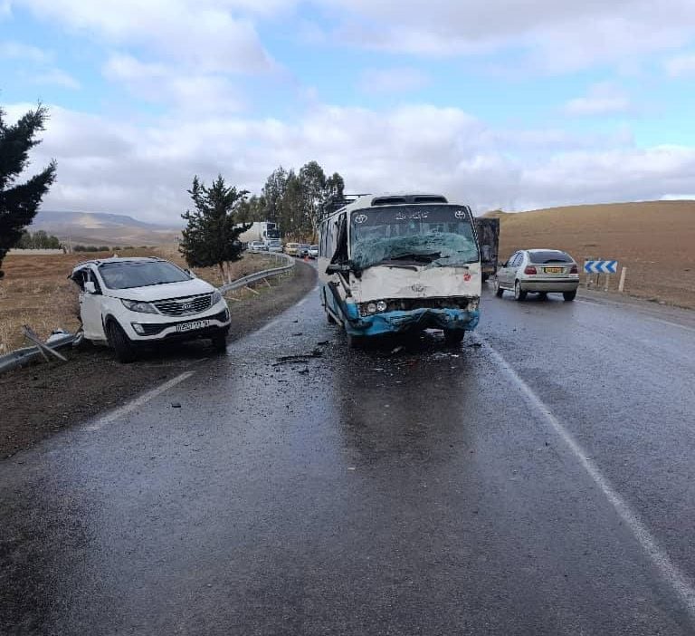 Multiple Injuries Reported in Tiaret Bus-Car Collision