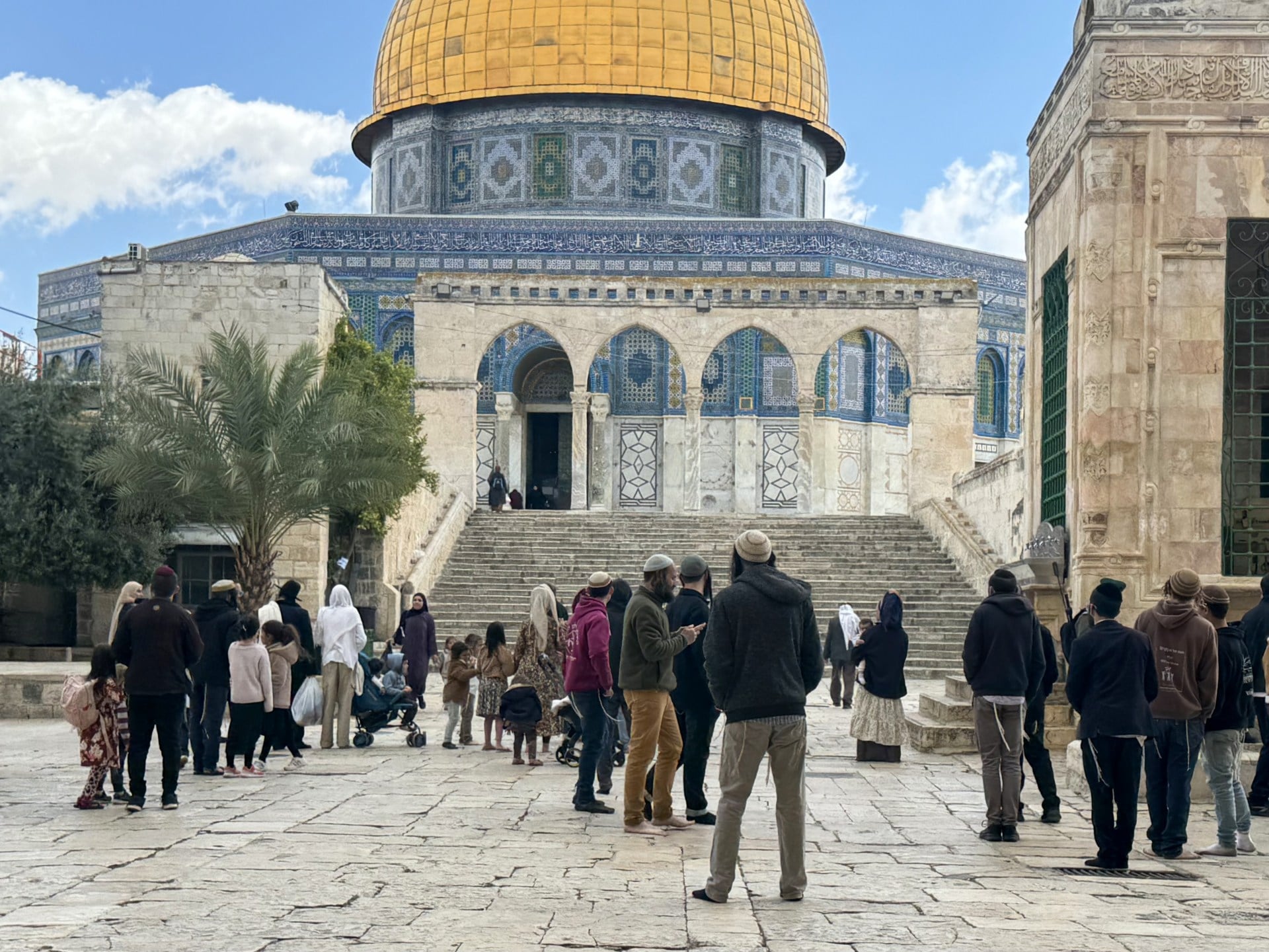 Hundreds of Settlers Enter Al-Aqsa Amid Tensions