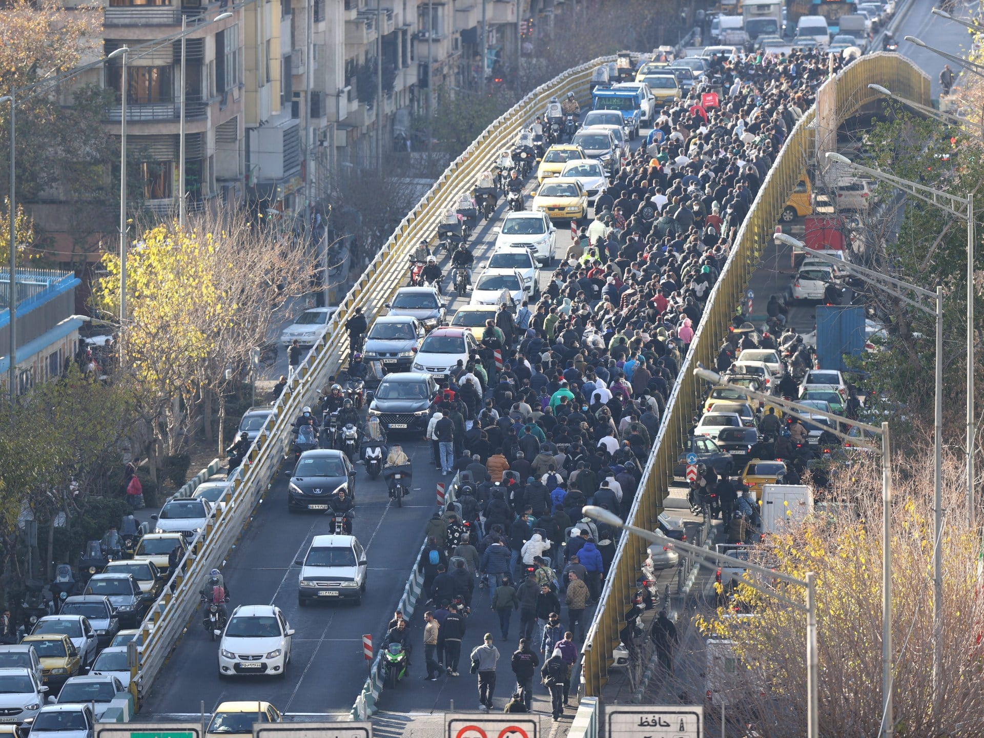 Trump Threatens Intervention in Iran Amid Protests, Tehran Responds