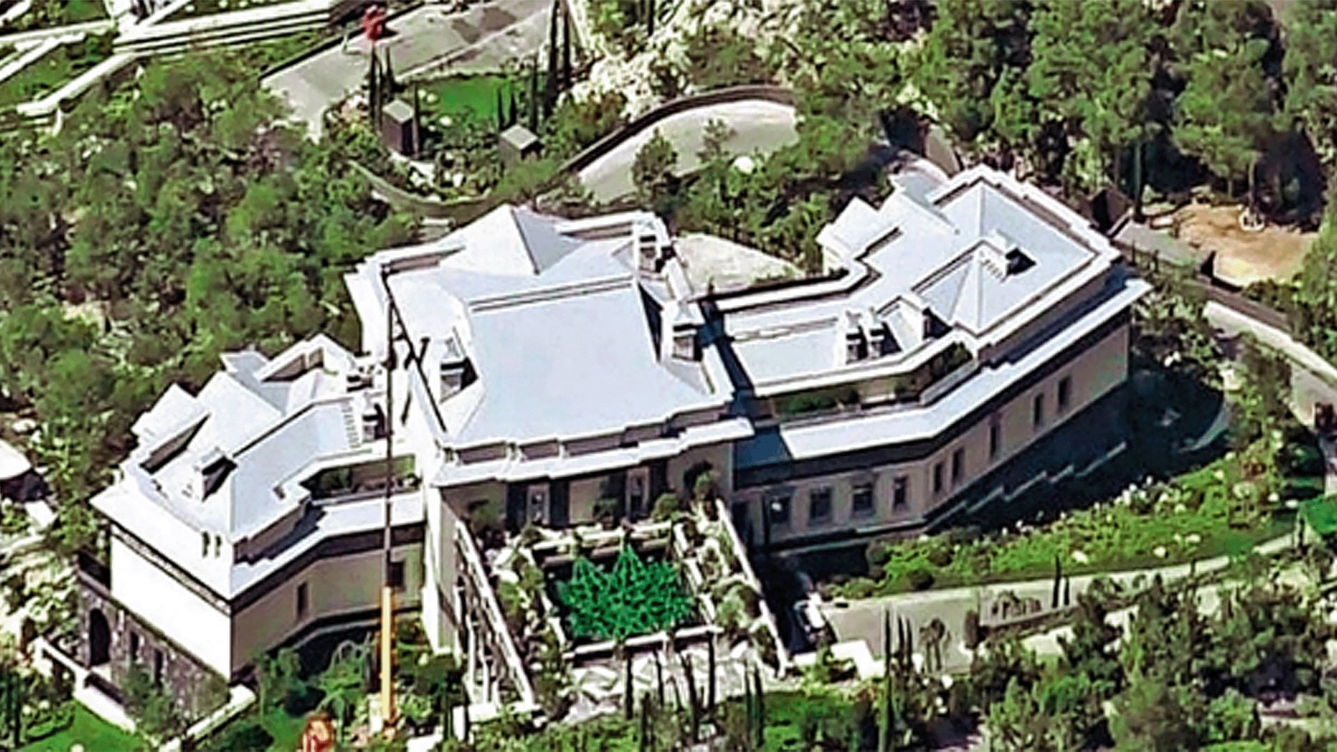 Putin’s Crimean Palace: $40,000 Faucets and Gold-Plated Bathrooms