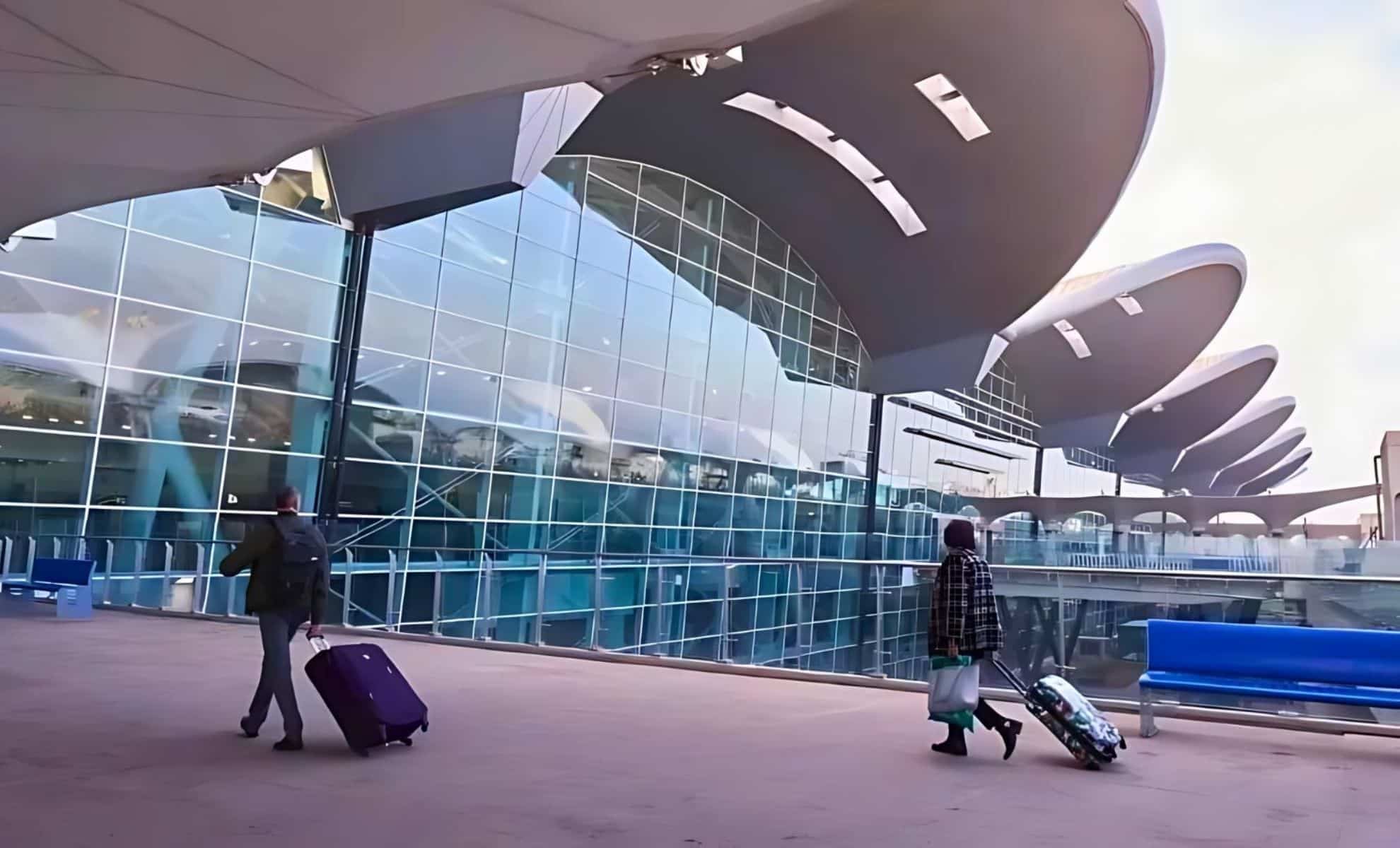 Emergency Landing at Algiers Airport After Passenger Falls Ill
