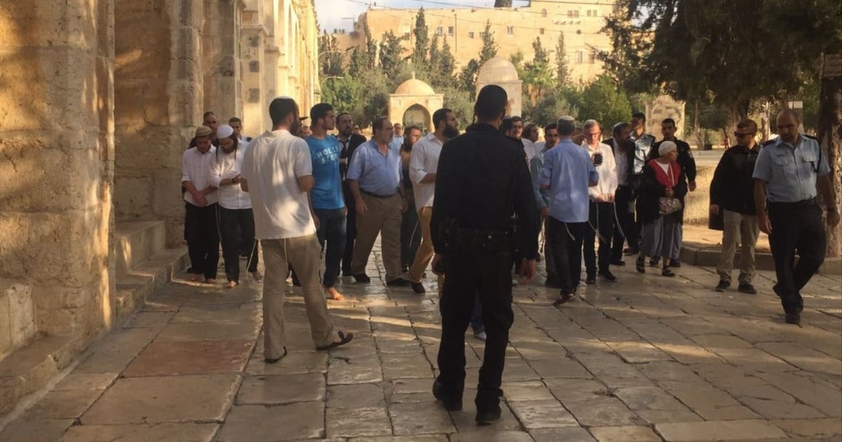 Settlers Storm Al-Aqsa Mosque, Travel Ban Renewed for Cleric