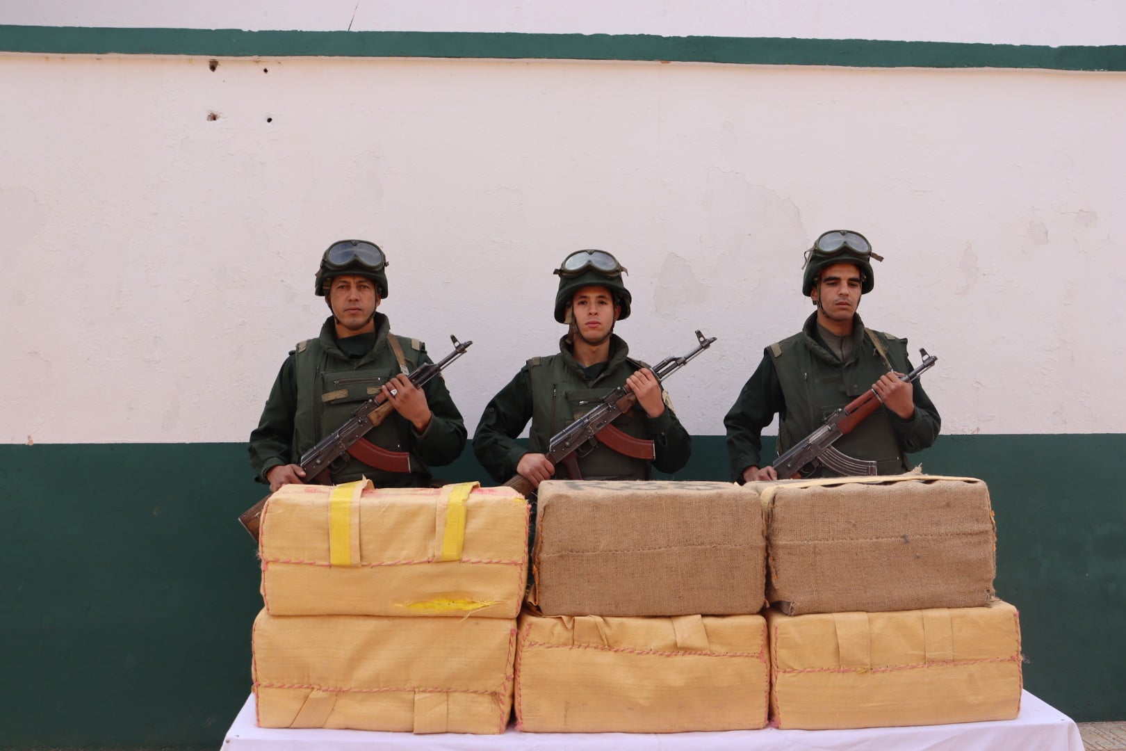 Algerian Army Thwarts Major Drug Smuggling Attempt