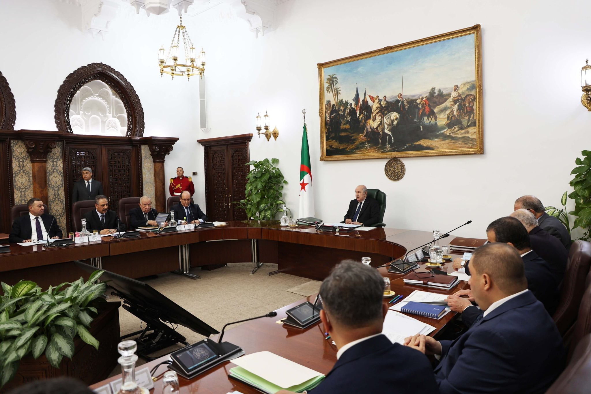 Experts Laud President’s Decision on Stranded Algerian Youth