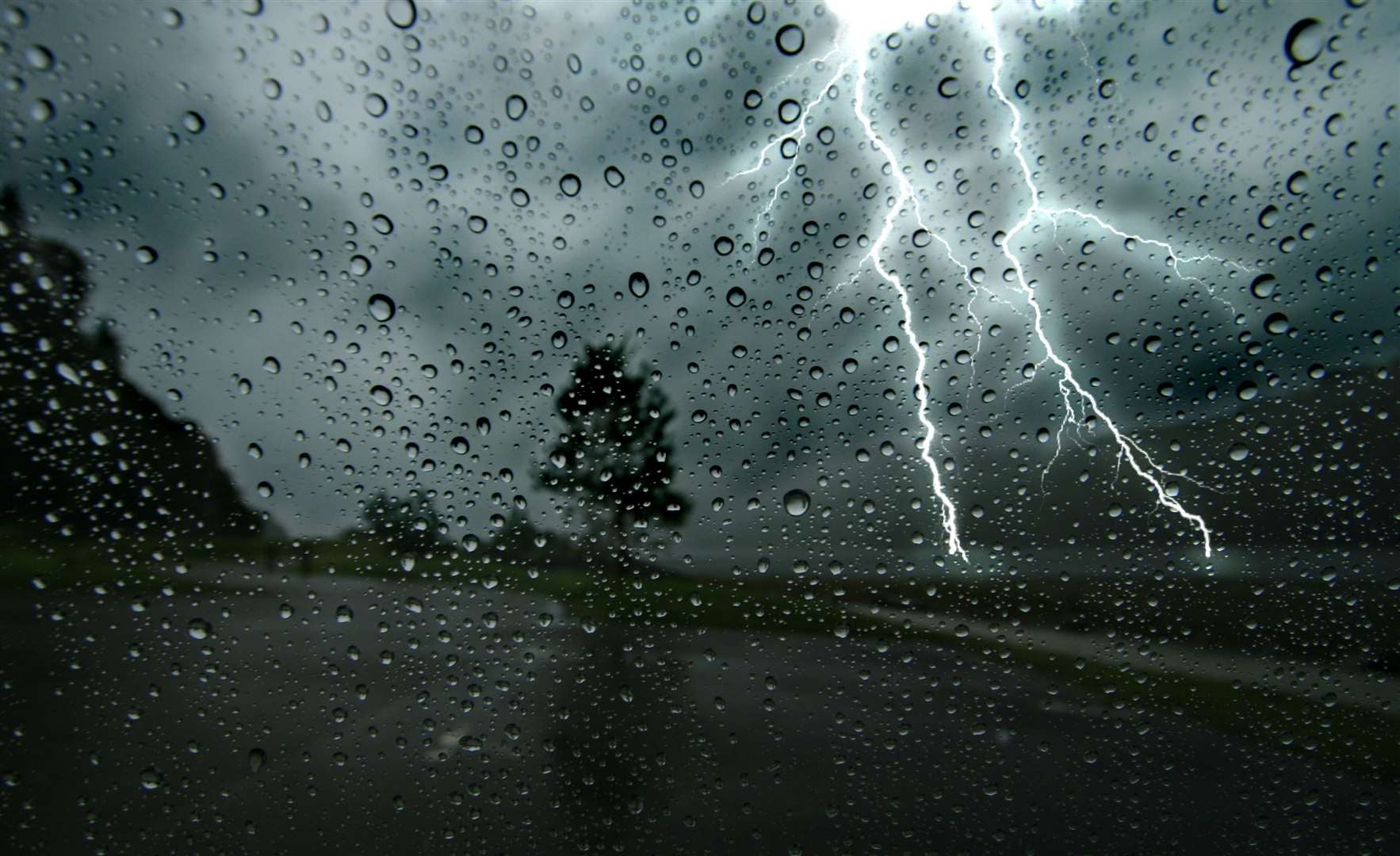 Severe Weather Alert: Thunderstorms and High Winds Expected Across 15 Provinces