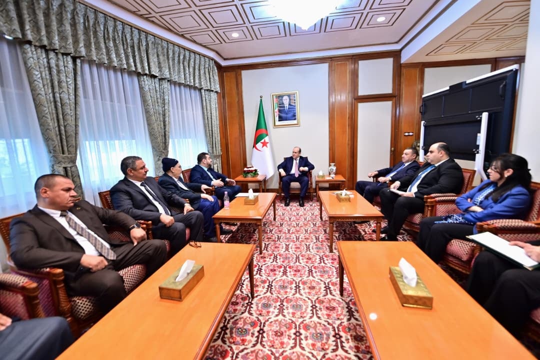Prime Minister Meets Taxi Union, Pledges Sector Reform