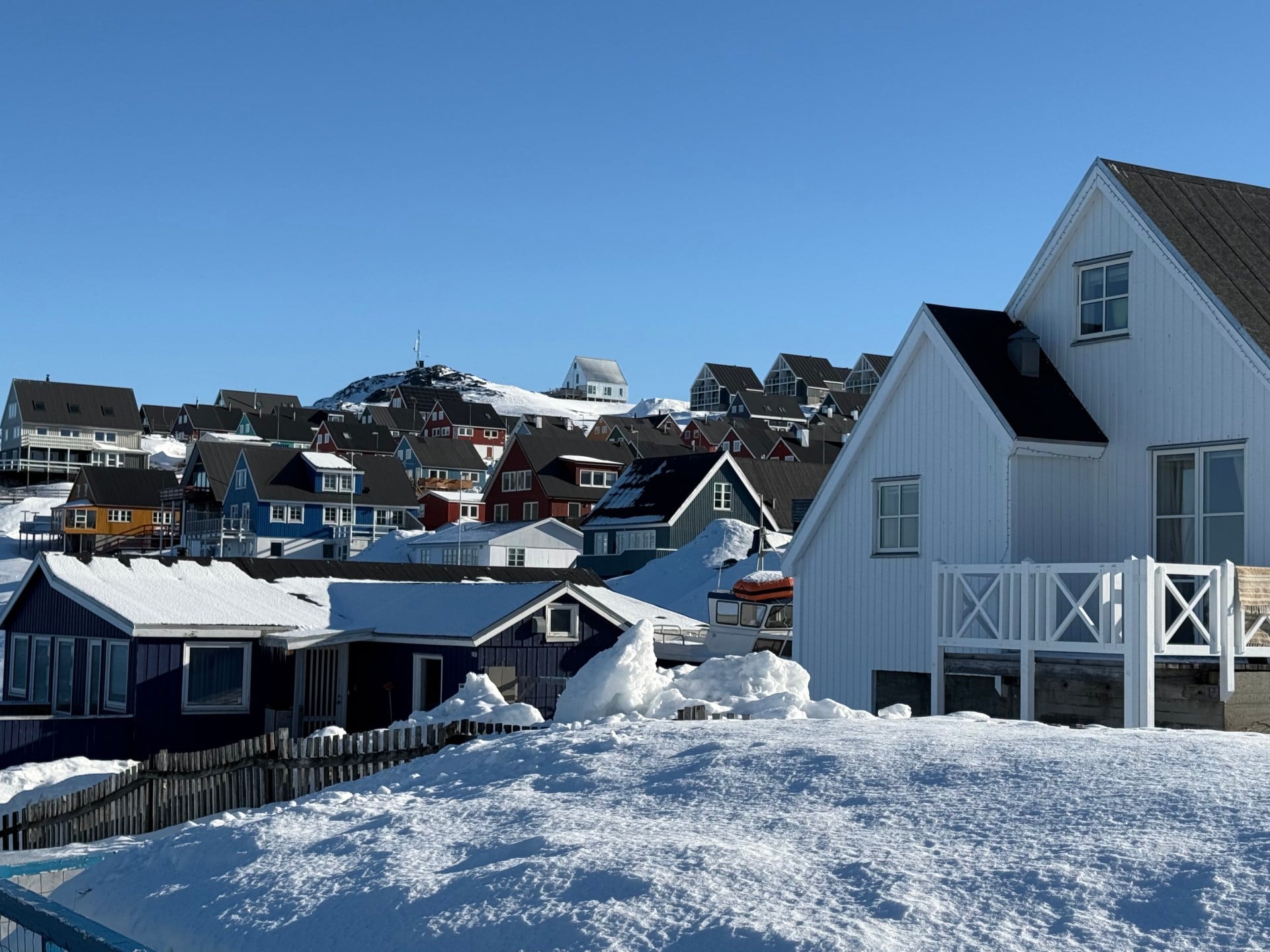 EU Calls Emergency Meeting Over Greenland Tariffs