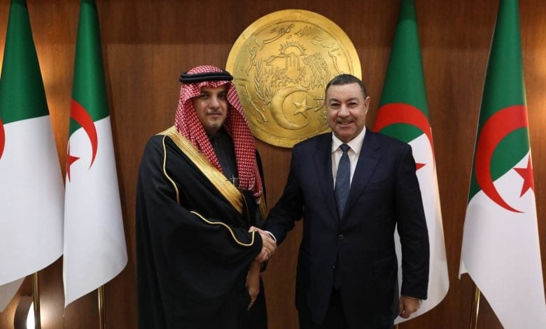 Minister Saioud Meets with Naif Arab University President