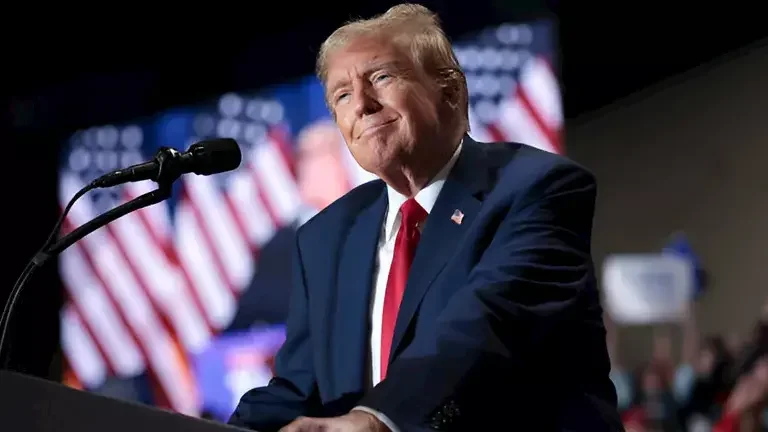 Trump Reasserts Greenland Interest, Threatens France with Tariffs