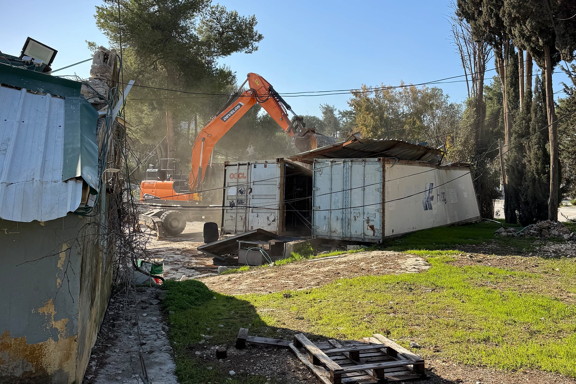 Israel Demolishes UNRWA Offices in Occupied East Jerusalem