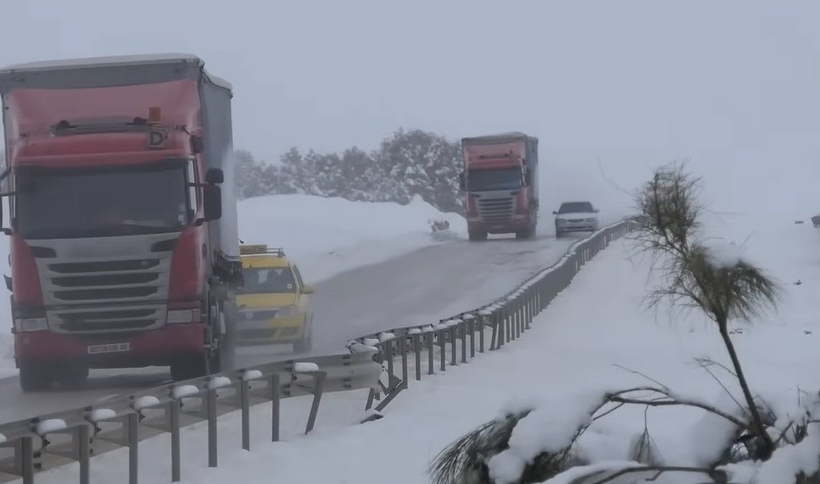 Heavy Snowfall and Thunderstorms Hit Several Algerian Provinces