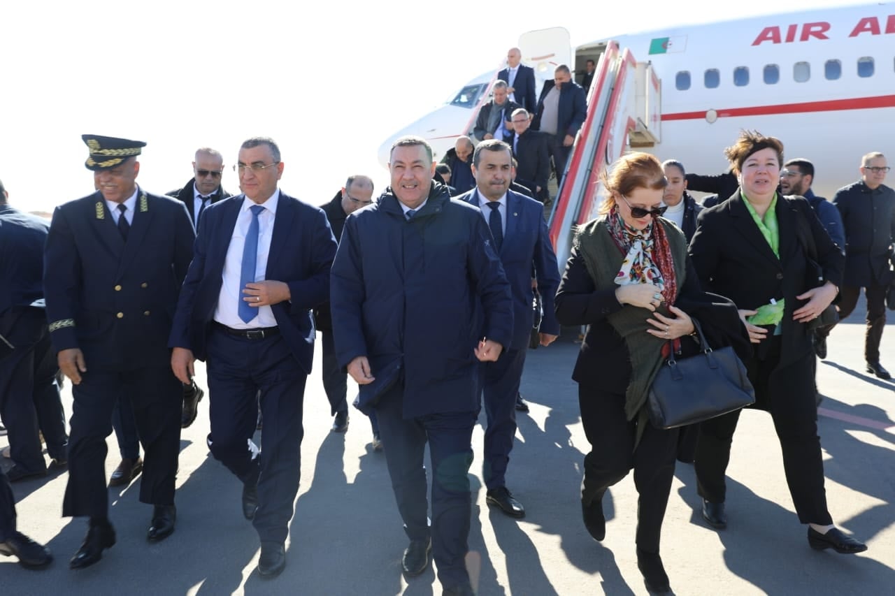 Government Delegation Inspects Western Mining Railway Project
