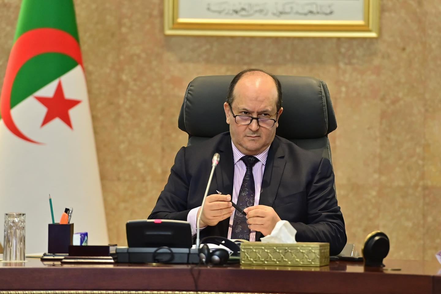 Prime Minister Oversees Talks on Constitution, Election Law Changes
