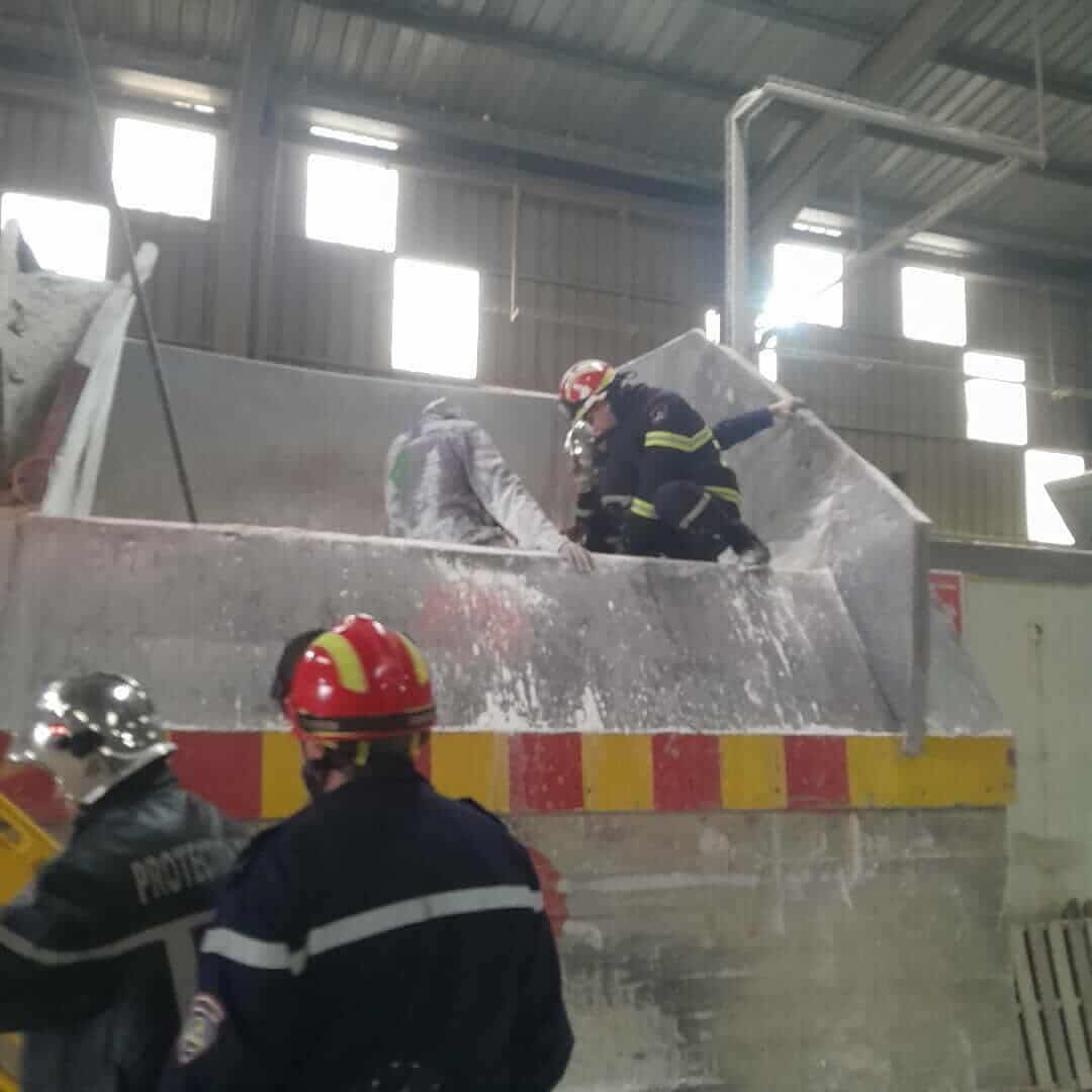 Batna: Civil Protection Rescues Worker Trapped in Factory Machine