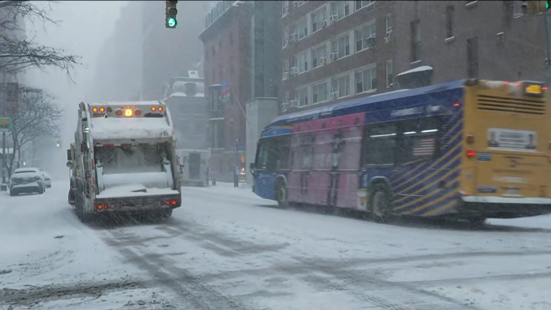 Winter Storm Grips US: Thousands of Flights Canceled, Power Outages