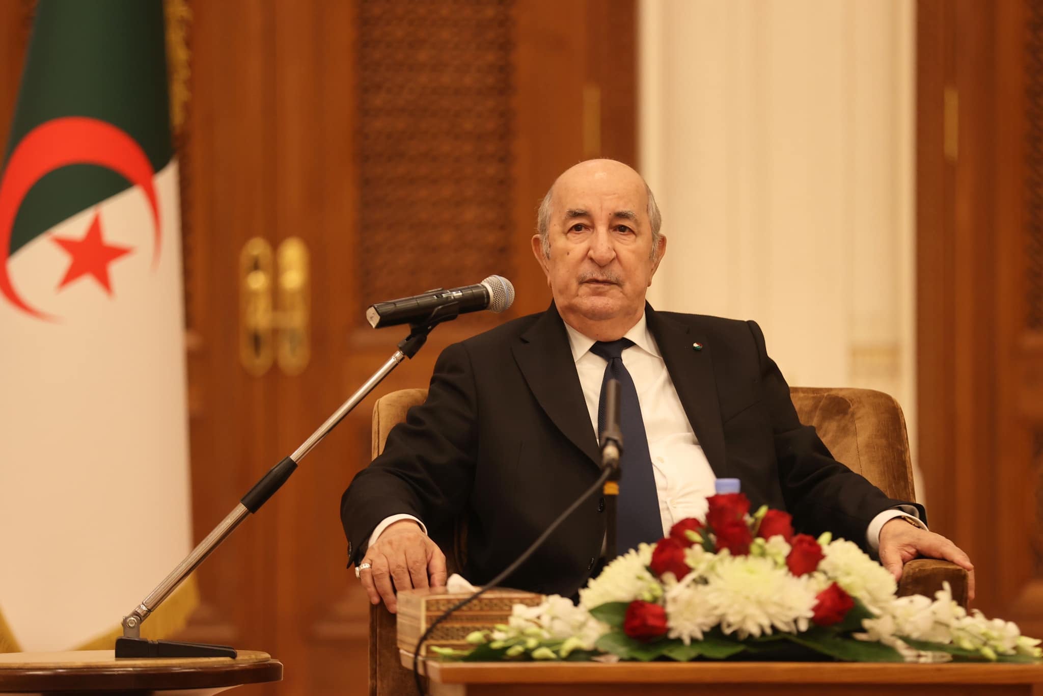 President Tebboune watches a presentation on the Western Mining Railway Line — Sabq Press