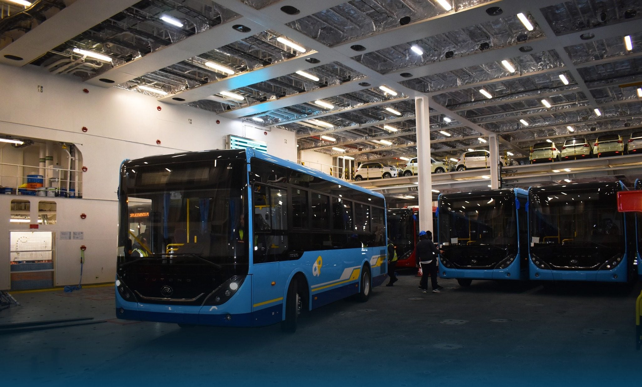 Distribution of imported buses begins in major cities