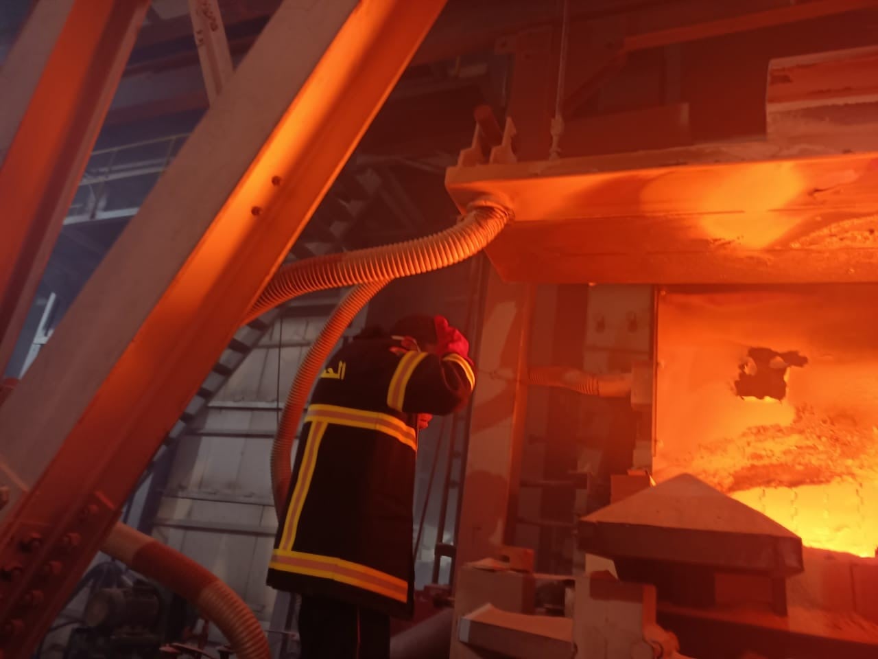 Blida: Massive fire extinguished at glass production and processing plant