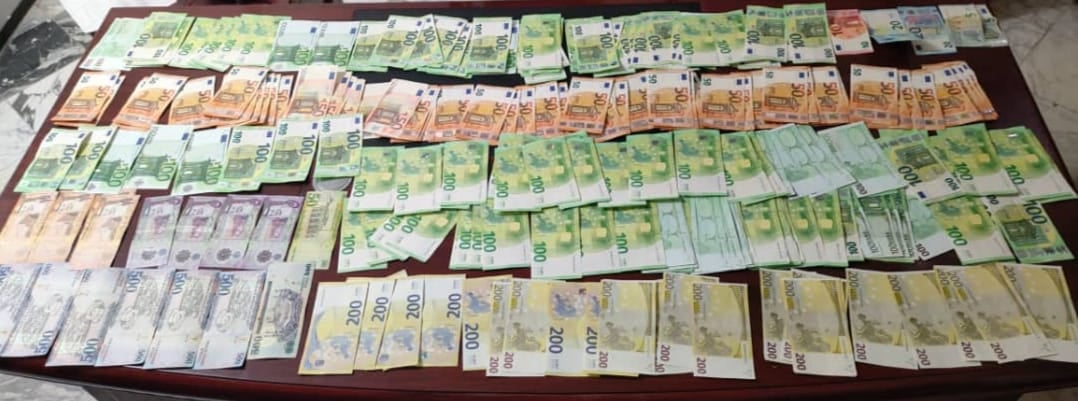 Seizure of 34,000 Euros and 4,110 Saudi Riyals at Batna Airport