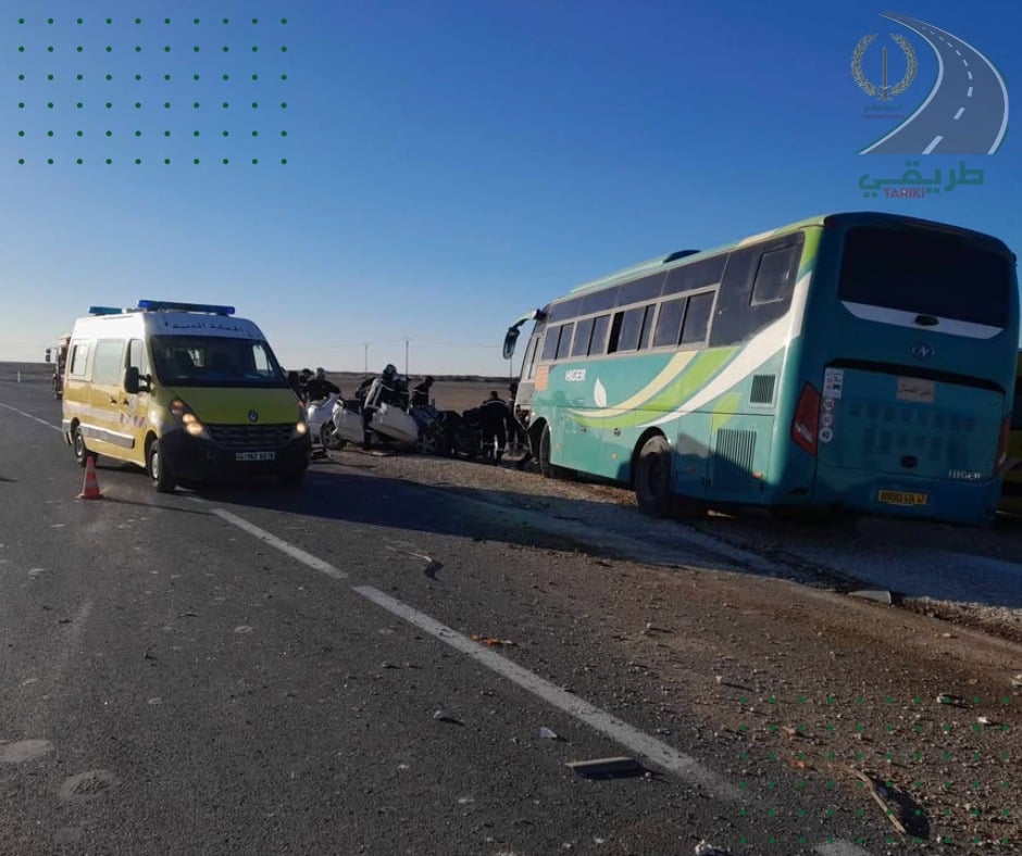 Two people killed in a collision between a car and a bus in Adrar