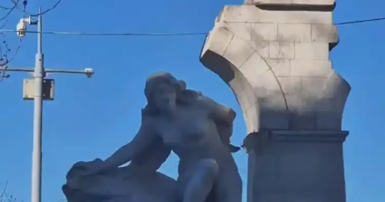 New act of vandalism targets Ain El Fouara statue