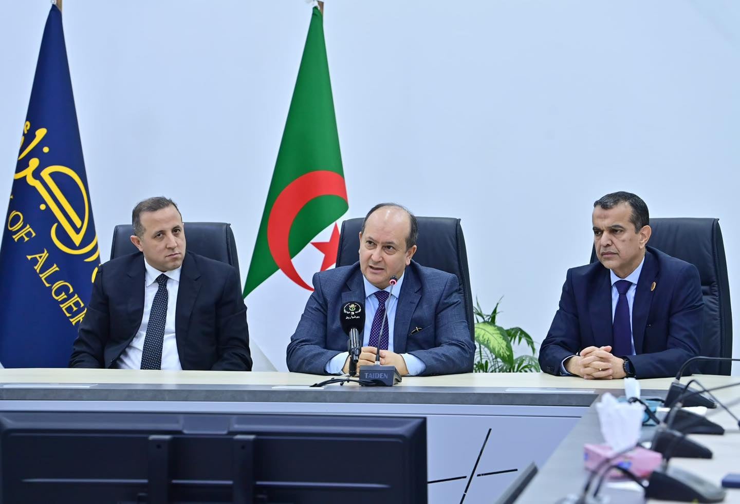 Prime Minister oversees inauguration of the Governor of the Bank of Algeria