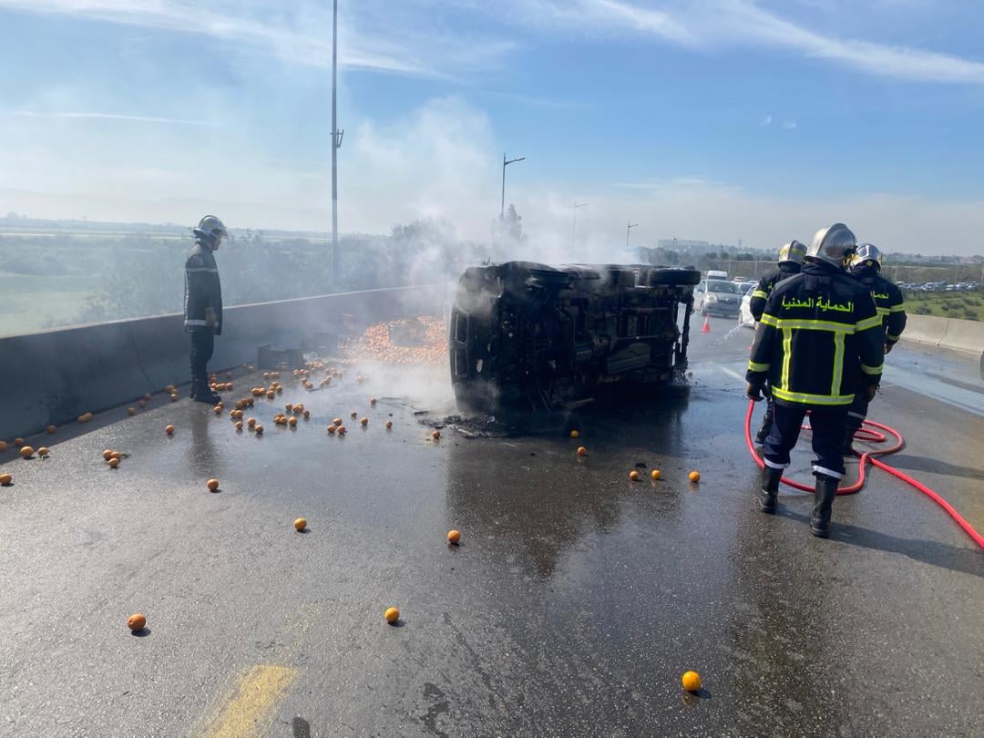 Truck loaded with fruit catches fire on the capital’s highway