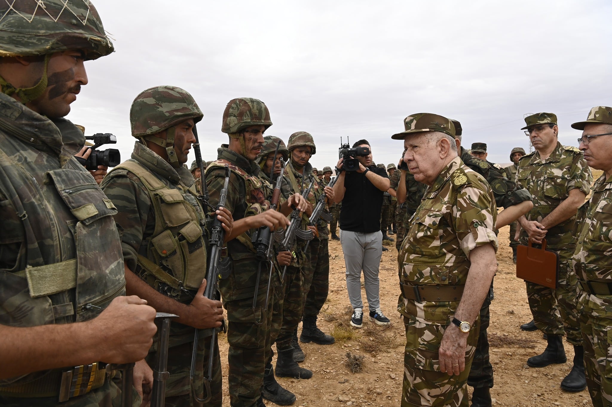 General Saïd Chanegriha Inspects Detachments Participating in the Tebessa Operation