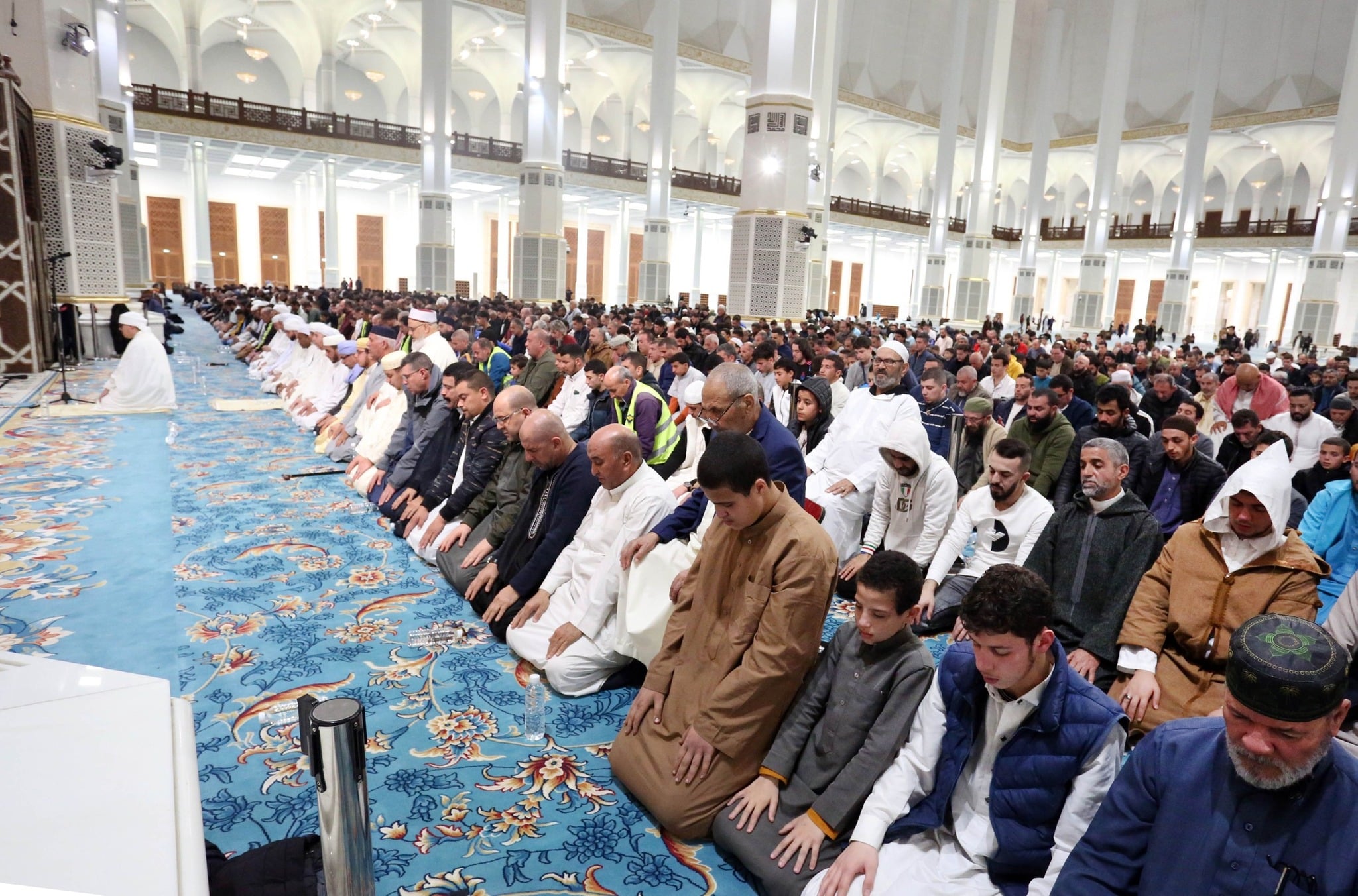 Algerians perform Eid al-Fitr prayers