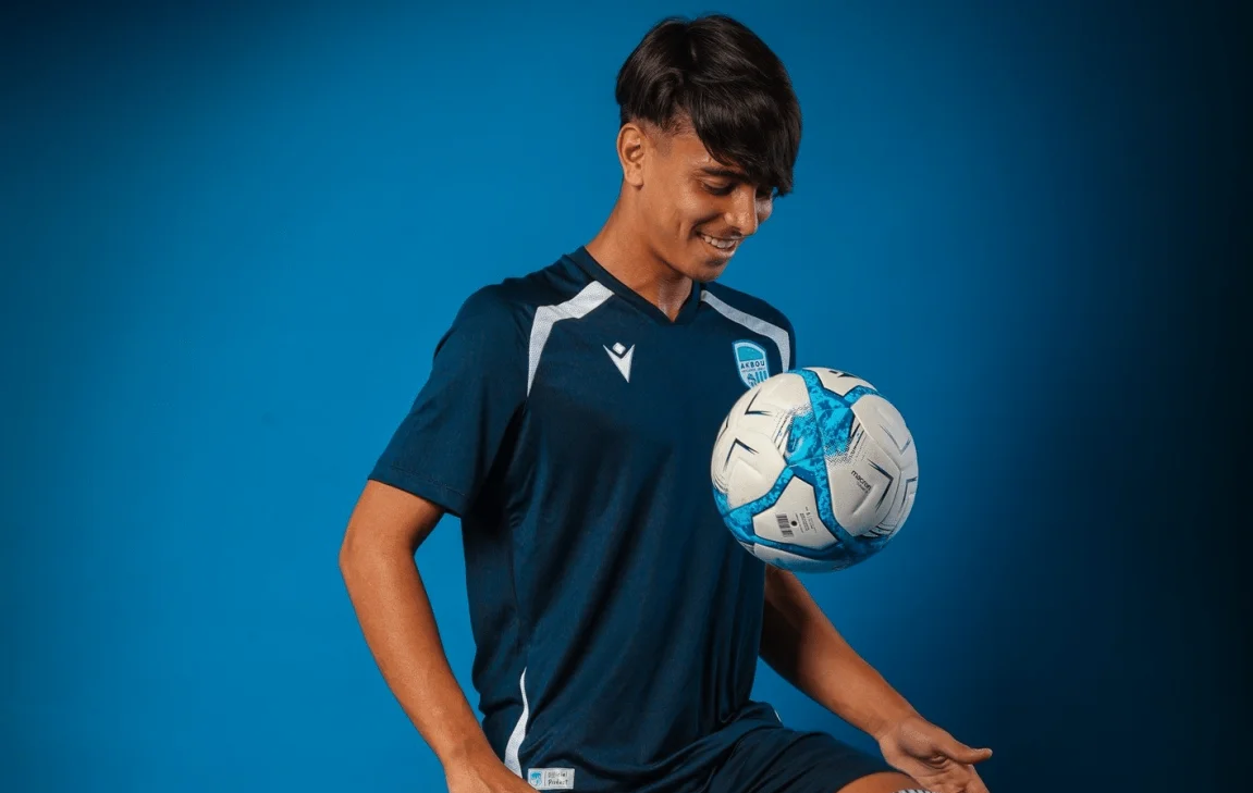 Akbou defender joins French club Saint-Étienne