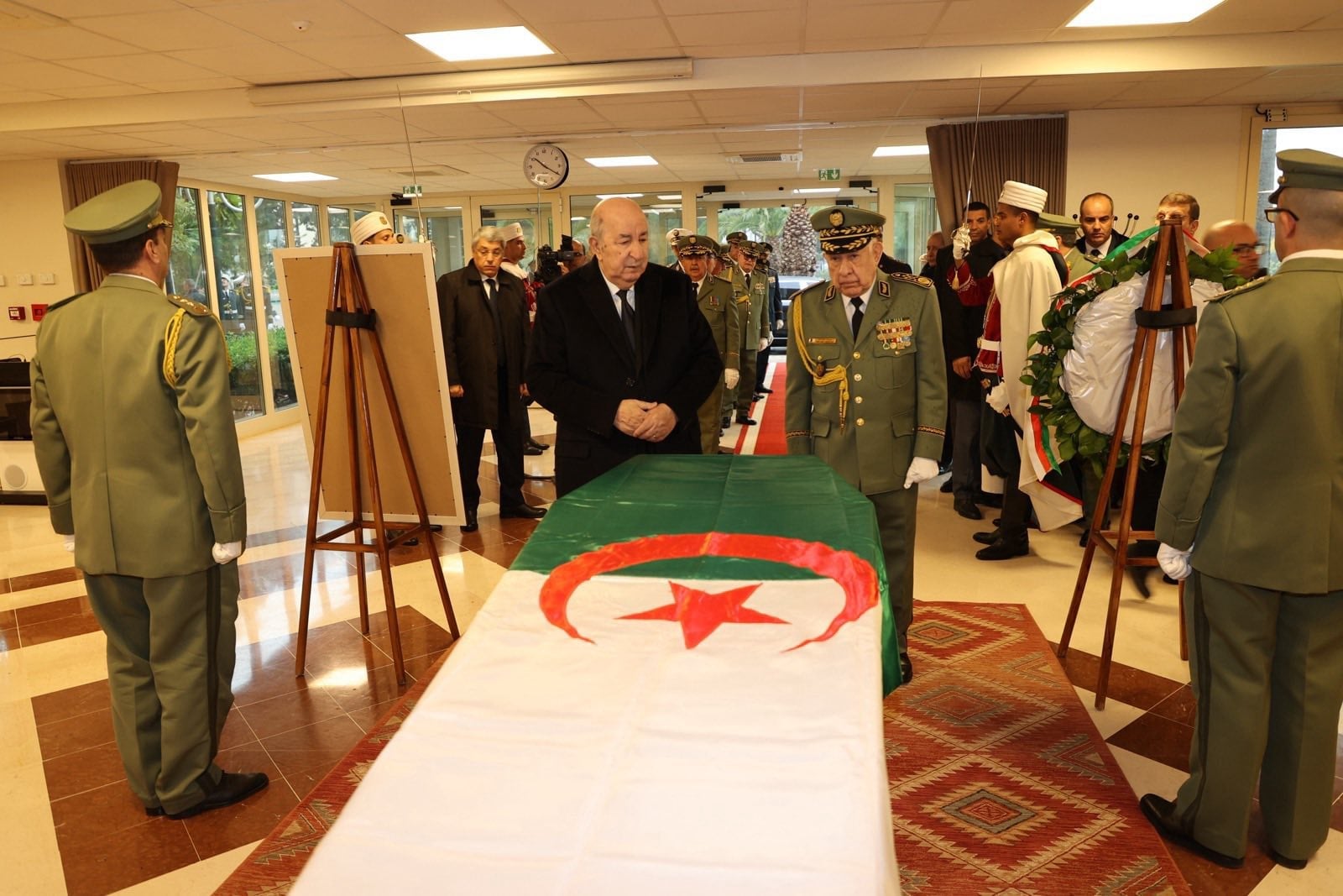 Dignitaries pay last respects to the body of the late Liamine Zeroual