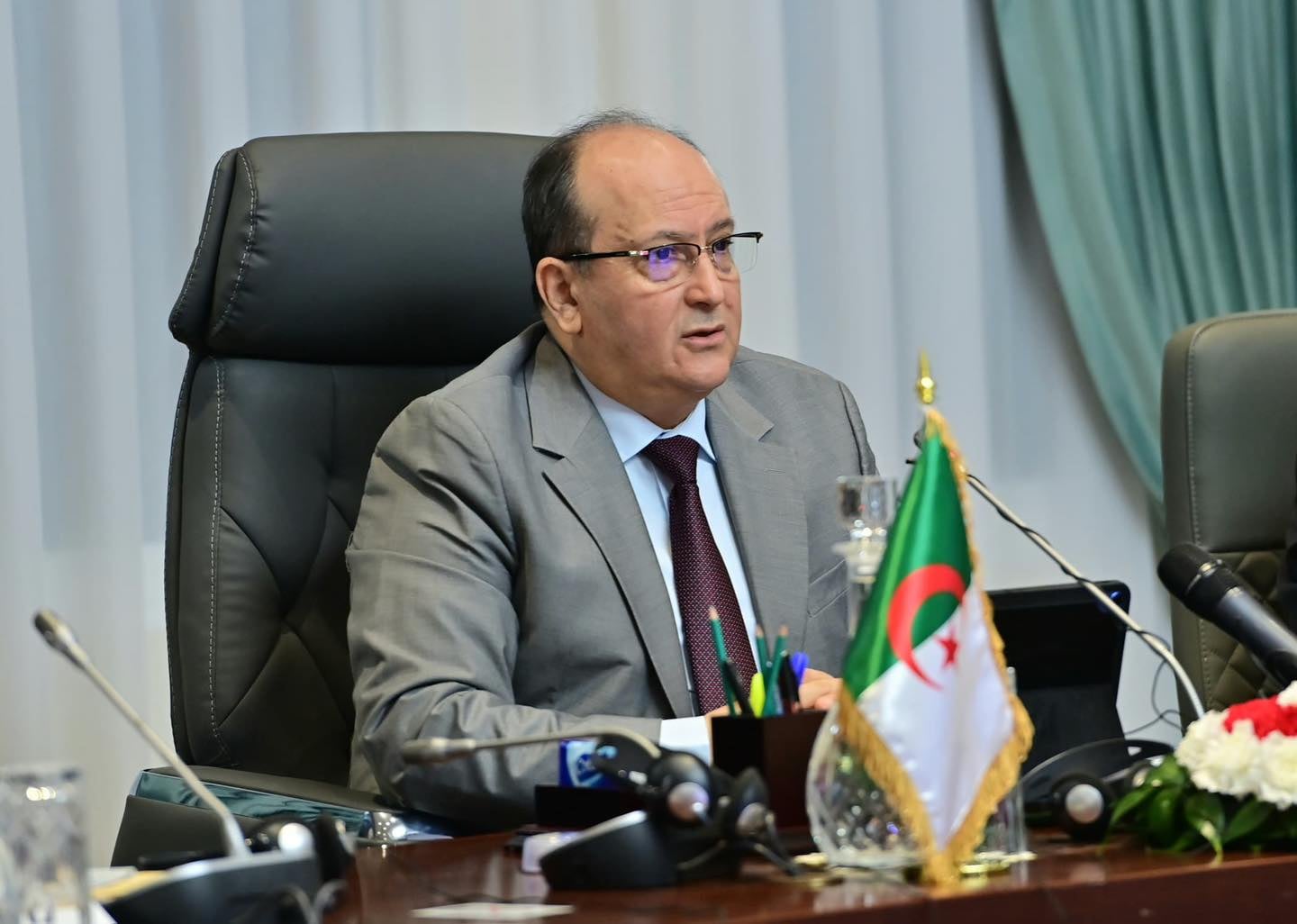 Prime Minister Emphasizes Importance of Promoting Economic Exchanges Between Algeria and Serbia