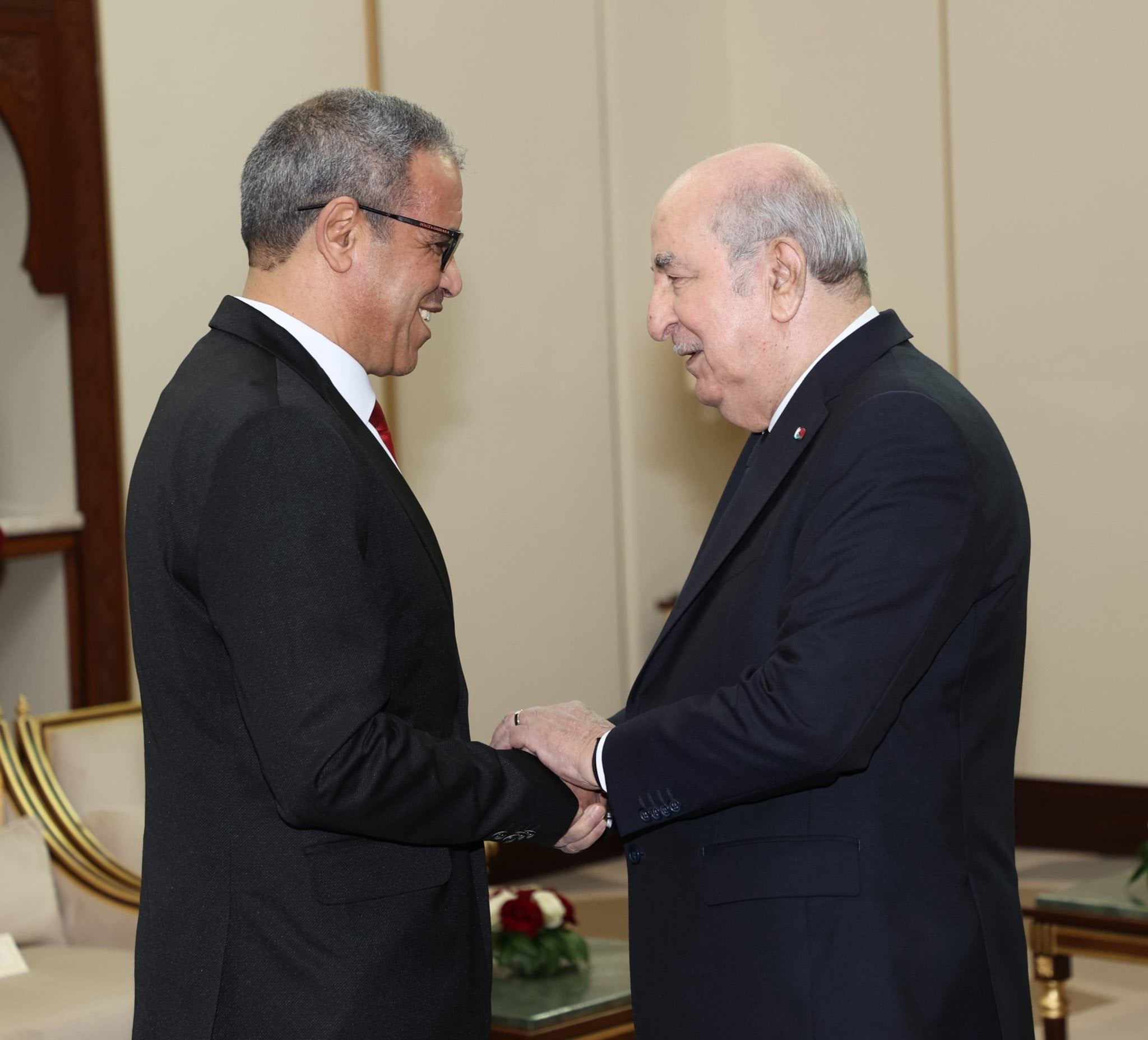 President Tebboune receives the President of the Tunisian National Council of Regions and Districts