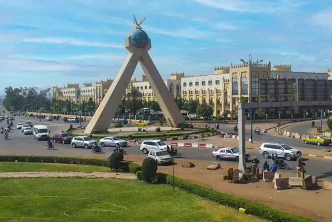 Mali Announces Return of Its Ambassador to Algeria and Reopens Airspace