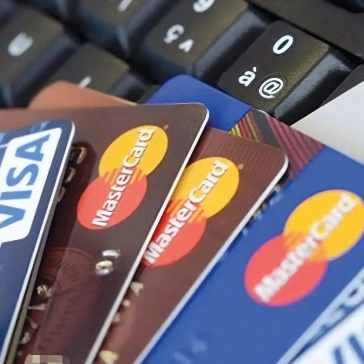 New Visa, Mastercard Options Benefit Algerian Savers