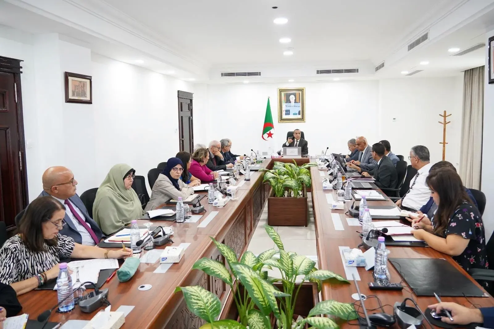 Adjal Guides Discussions on Gas Use, Regional Energy Ties